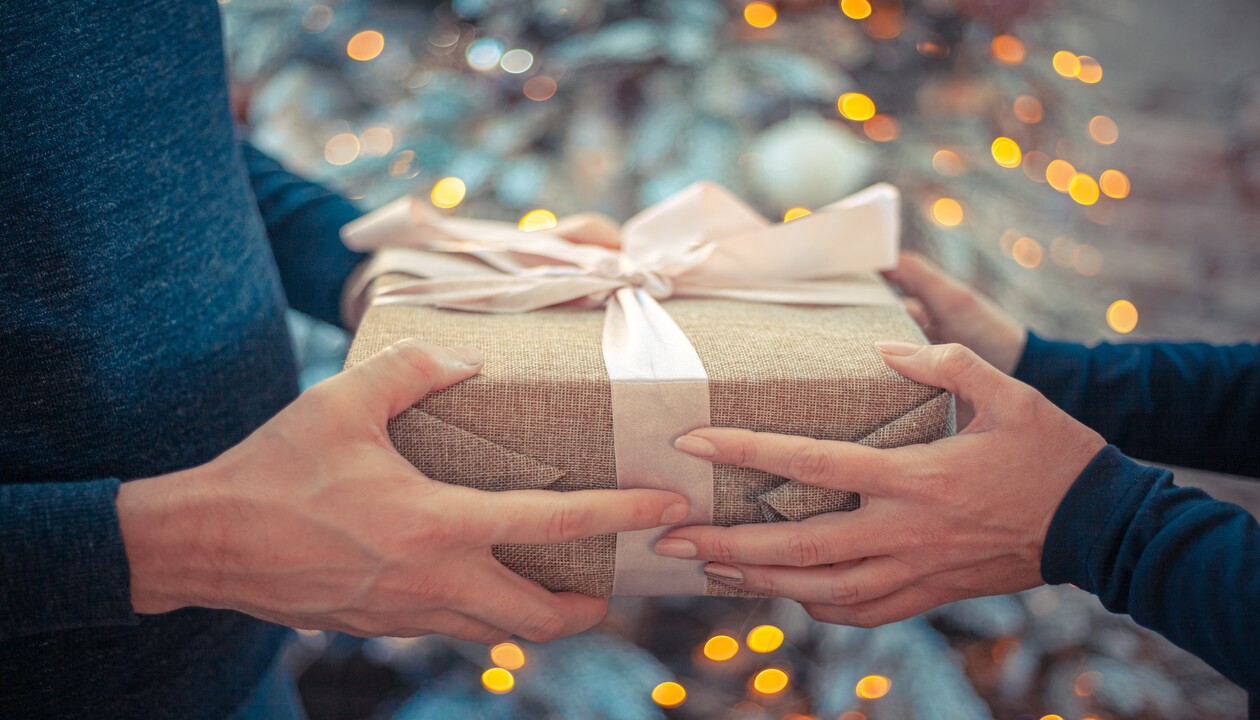 20 Gift Giving Holidays: A Time for Love & Thoughtful Gifts